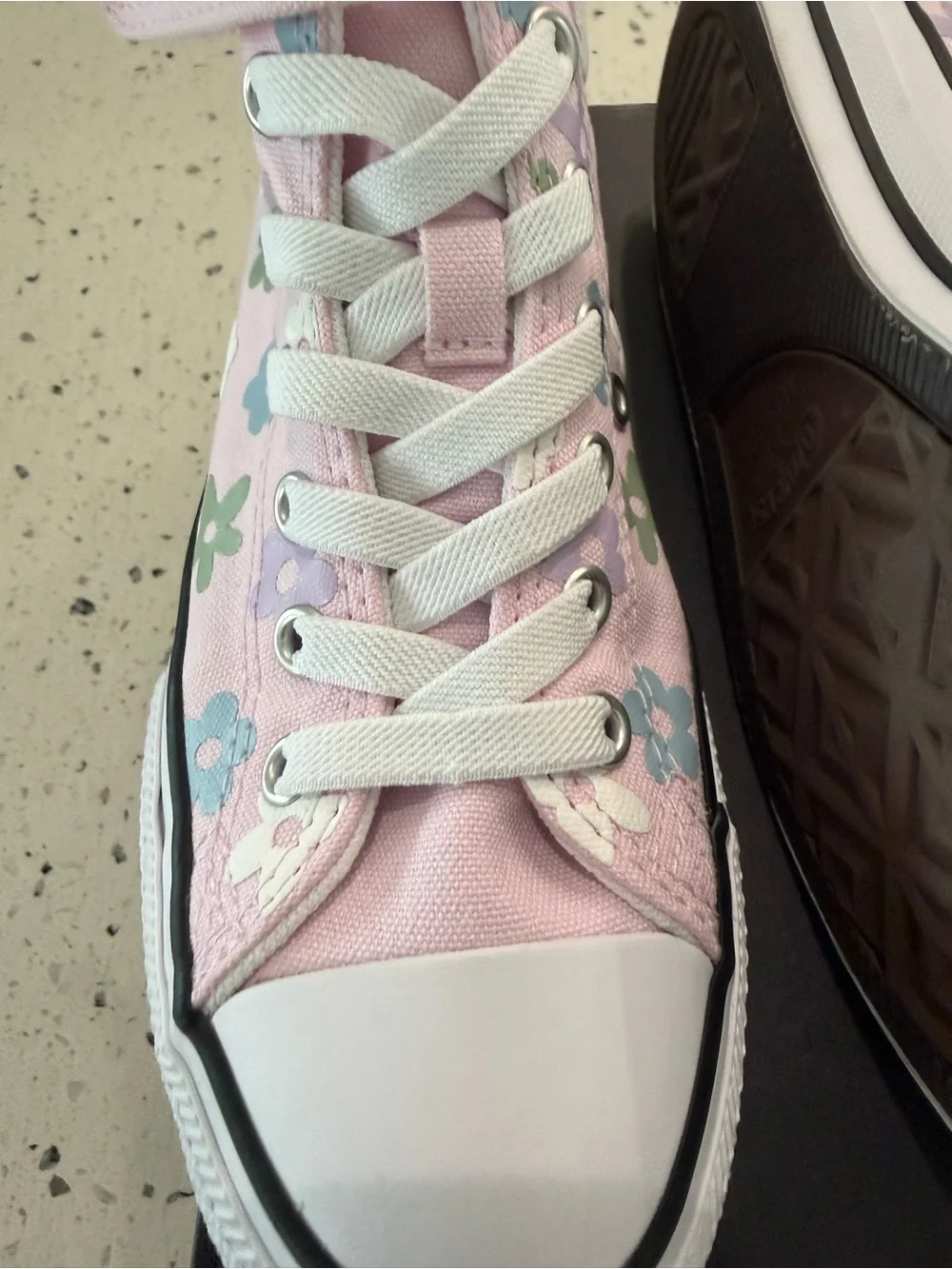 New girls Converse Sz 2 Pink Floral High-Top Shoes with Pastel Accents